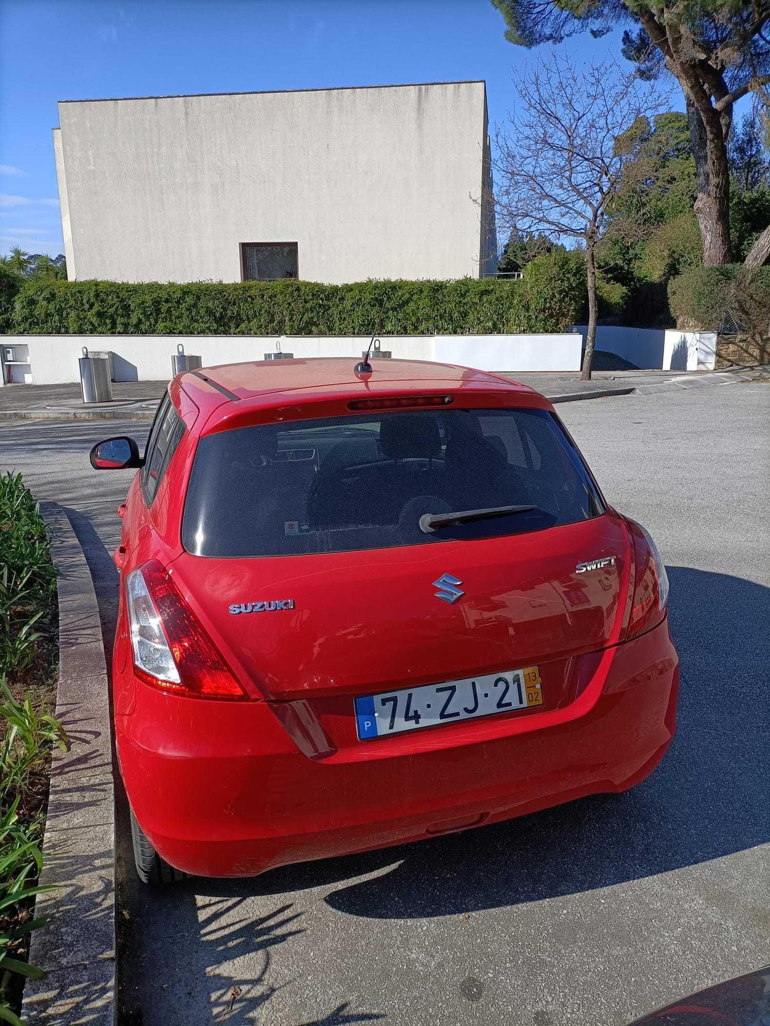 Suzuki Swift 2013 – Económico, Ágil e Fiável