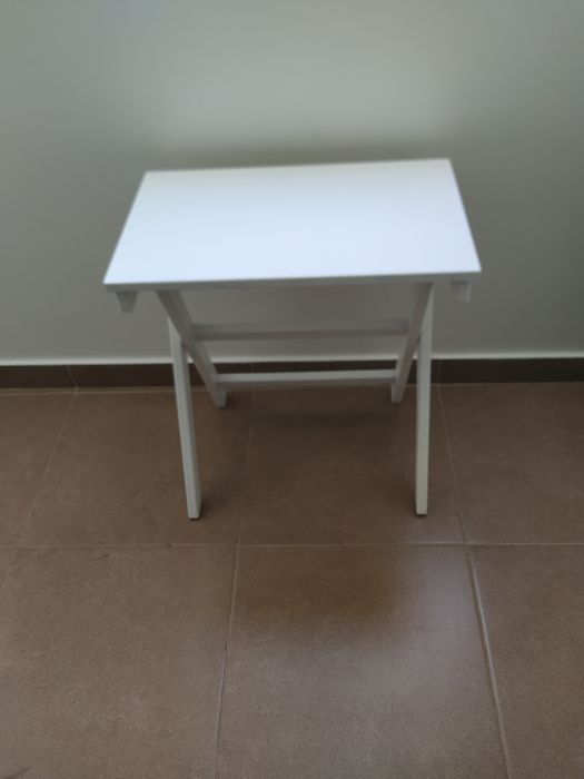 Mesa de apoio/pequena secretária articulada  IKEA