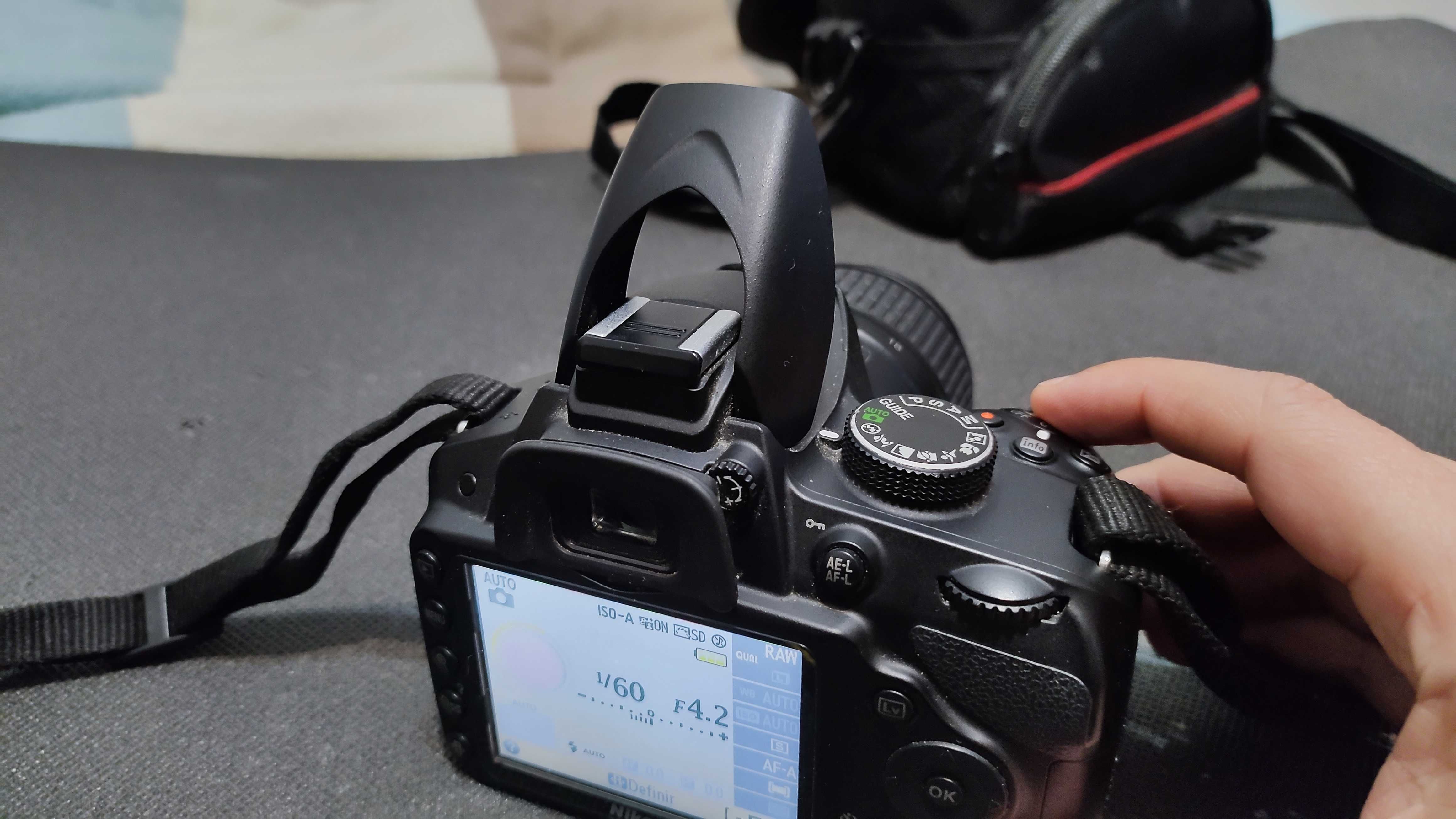 Nikon D3200 + Lente 18-55 mm (com Bolsa e Carregador)