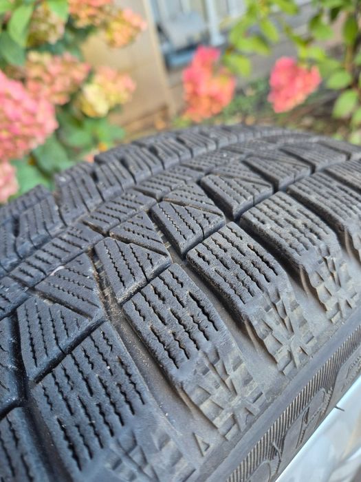 Зимова гума б/в Bridgestone Blizzak 175/65 R14, з дисками і ковпаками