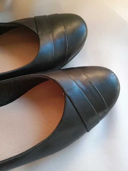 Skórzane czółenka ze skóry naturalnej buty na obcasie klocku Clarks 41