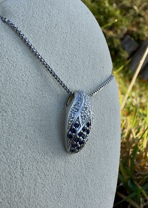 Золотой кулон с бриллиантами и сапфирами 585 пробы