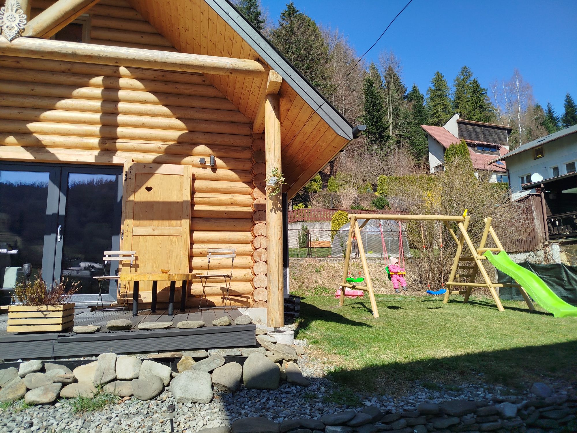 Chatka pod lasem Szczyrk  Góralski domek z bali