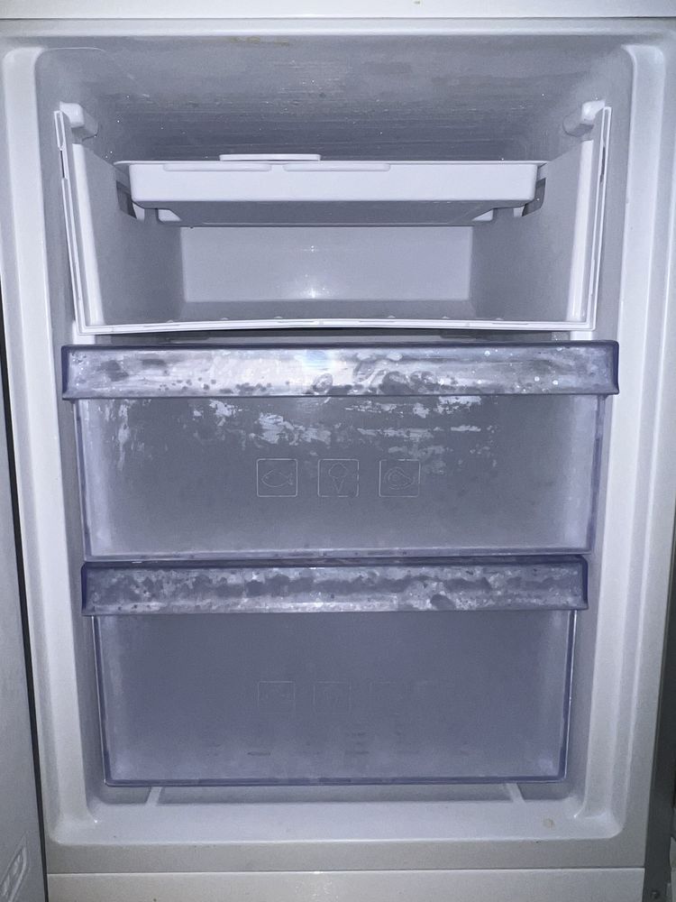 Lodówka BEKO RCSA270K30XP