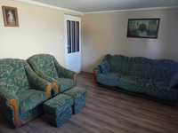 Zestaw wypoczynkowy- sofa, dwa fotele i dwie pufy