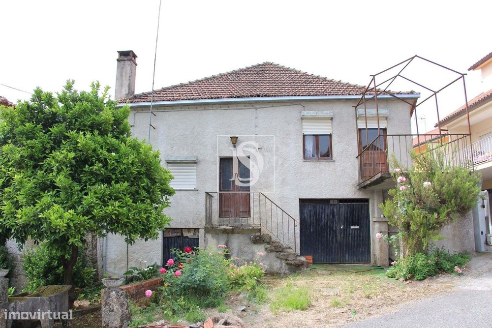 Moradias T2 e T3 para restaurar em Sabugosa