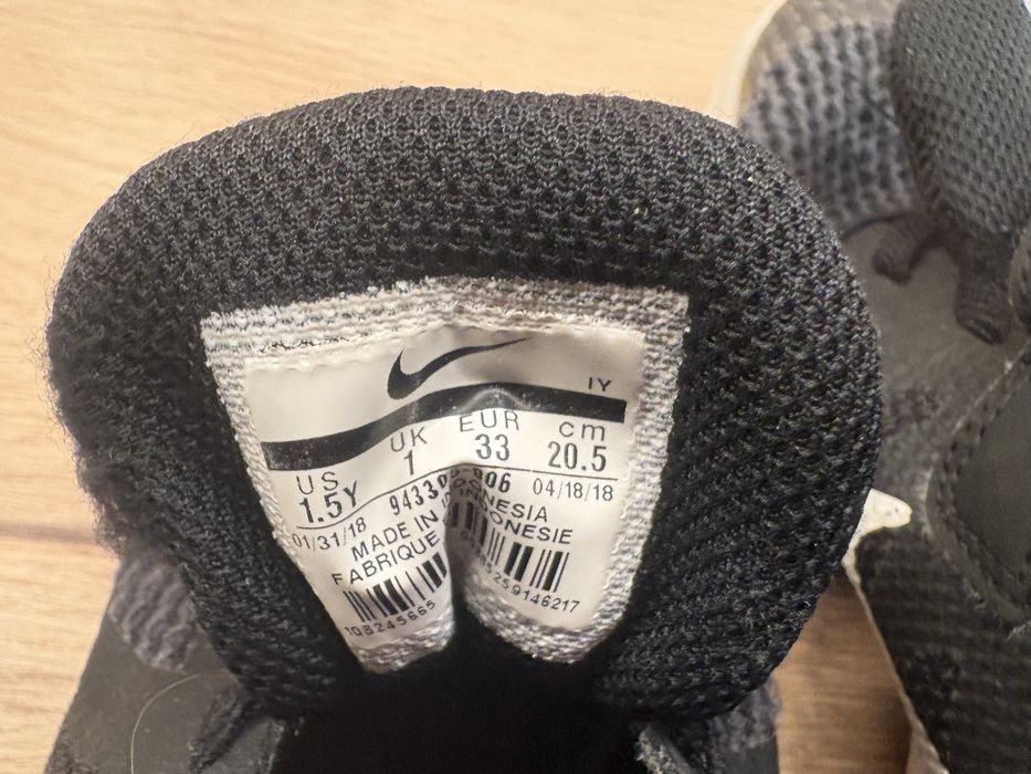 Trampki Nike r. 33 uszkodzone