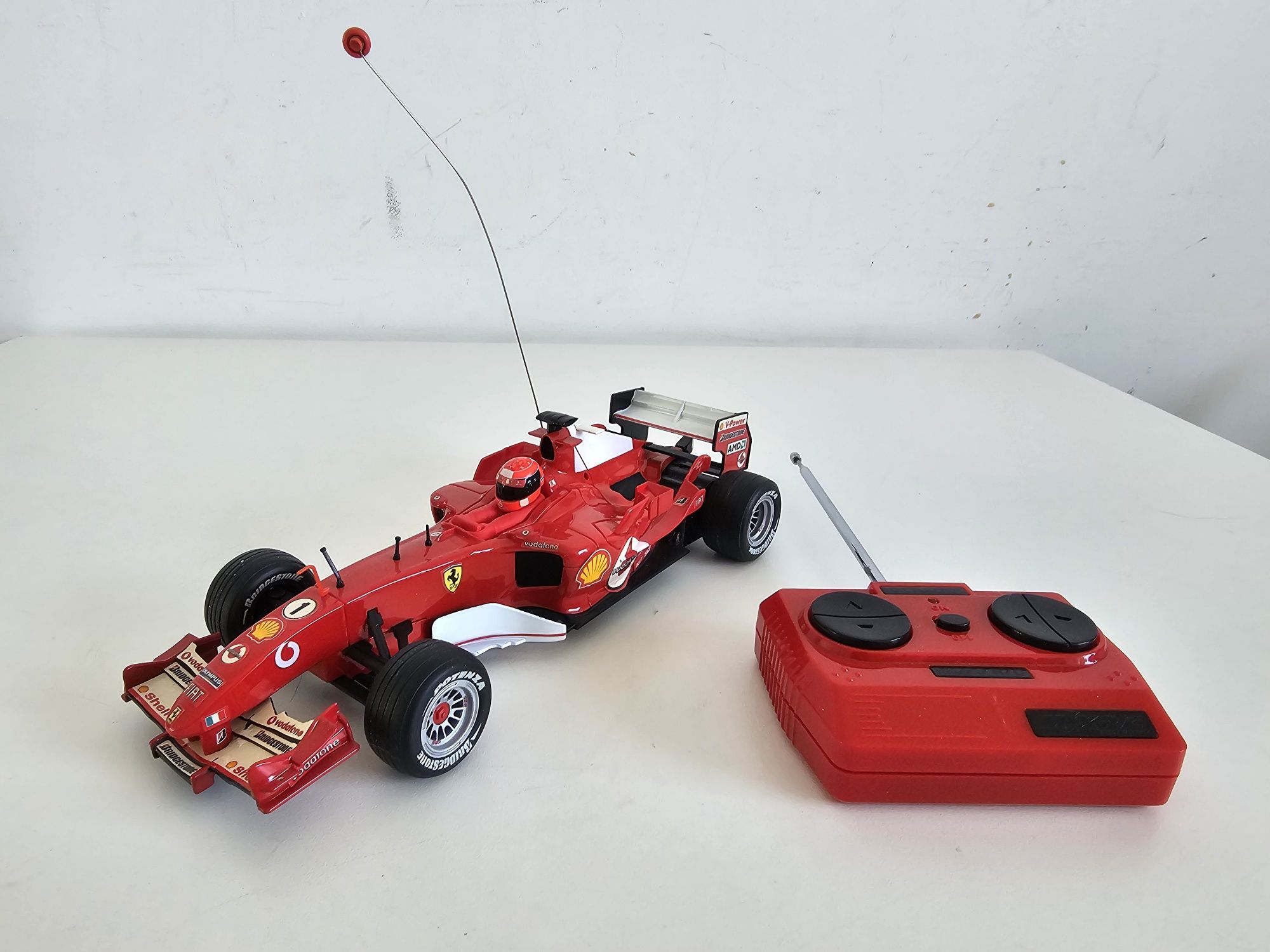 Ferrari F10 Auto Samochód MJX RC skala 1/18