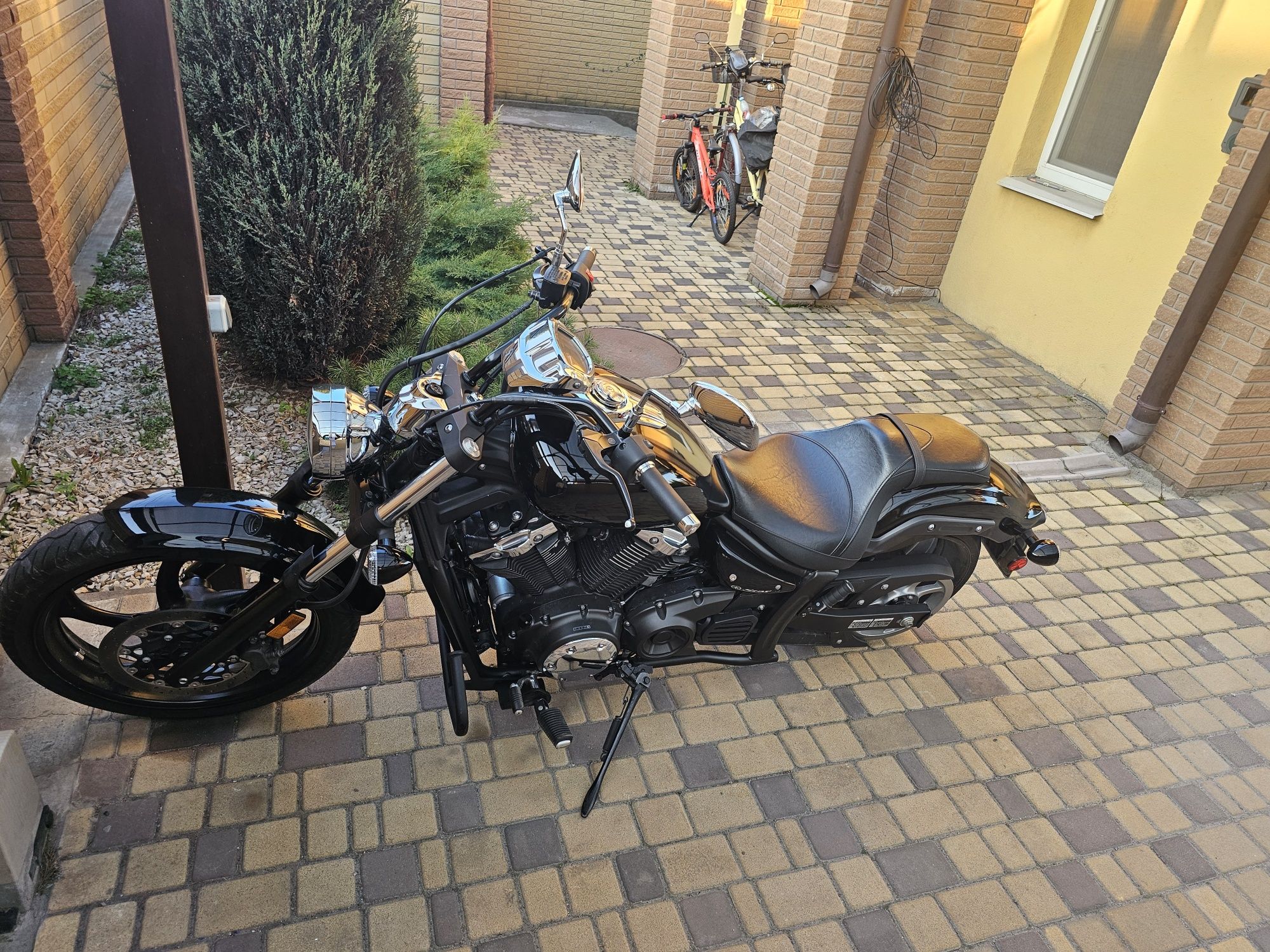 Продам мотоцикл Yamaha Stryker 1300. СОСТОЯНИЕ ИДЕАЛЬНОЕ..нюансов нет