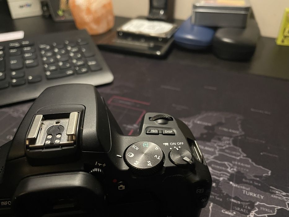 Sprzedam lustrzankę Canon EOS 250D!!!