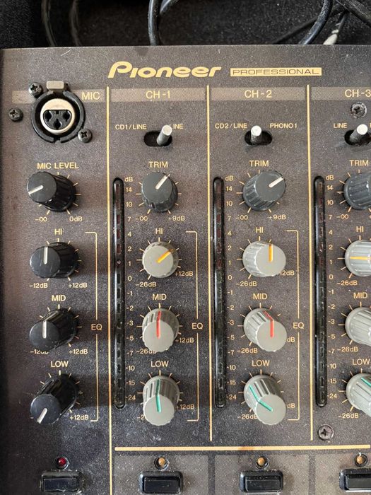 Mesa de mistura Pioneer DJM-600