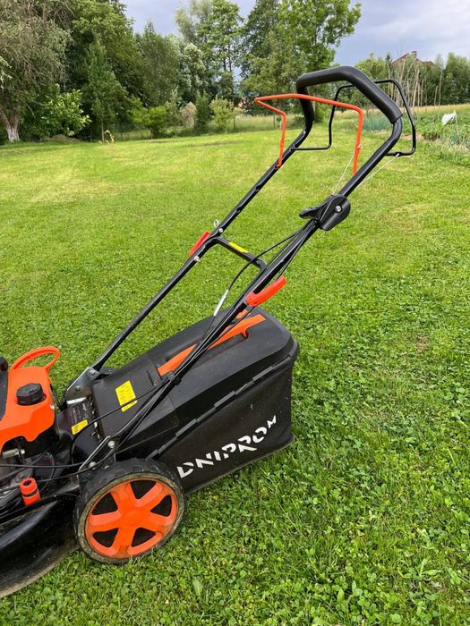Газонокосарка бензинова Dnipro-M 46