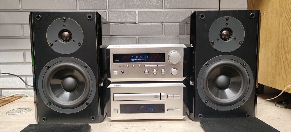 Wieża YAMAHA RX-100 Pianocraft.