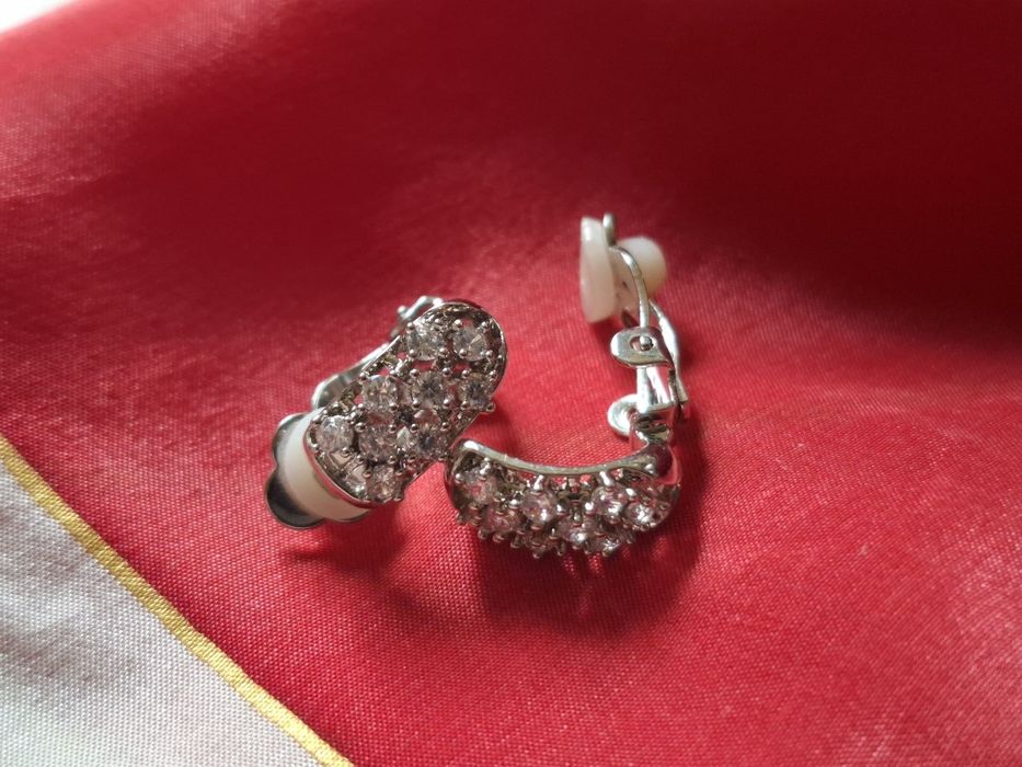 Кліпси в золотому та сріблястому тоні на вухо