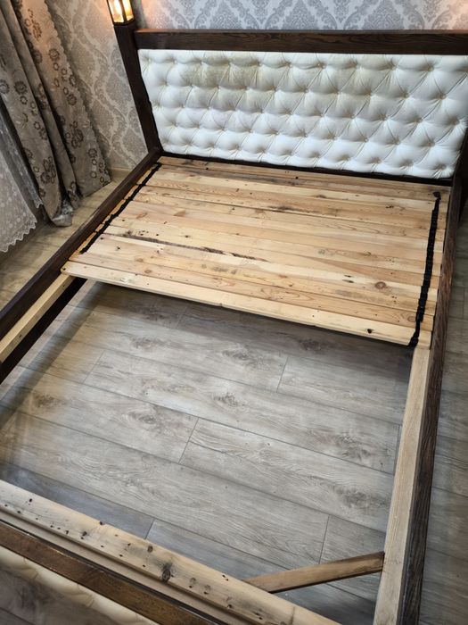 Продам кровать дуб масив