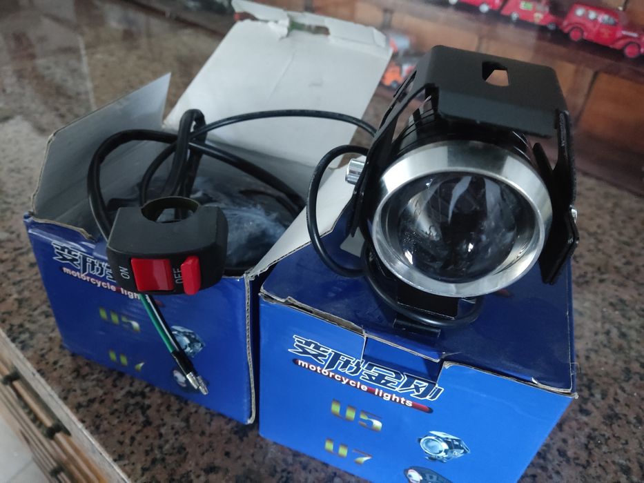 Faróis adicionais para moto