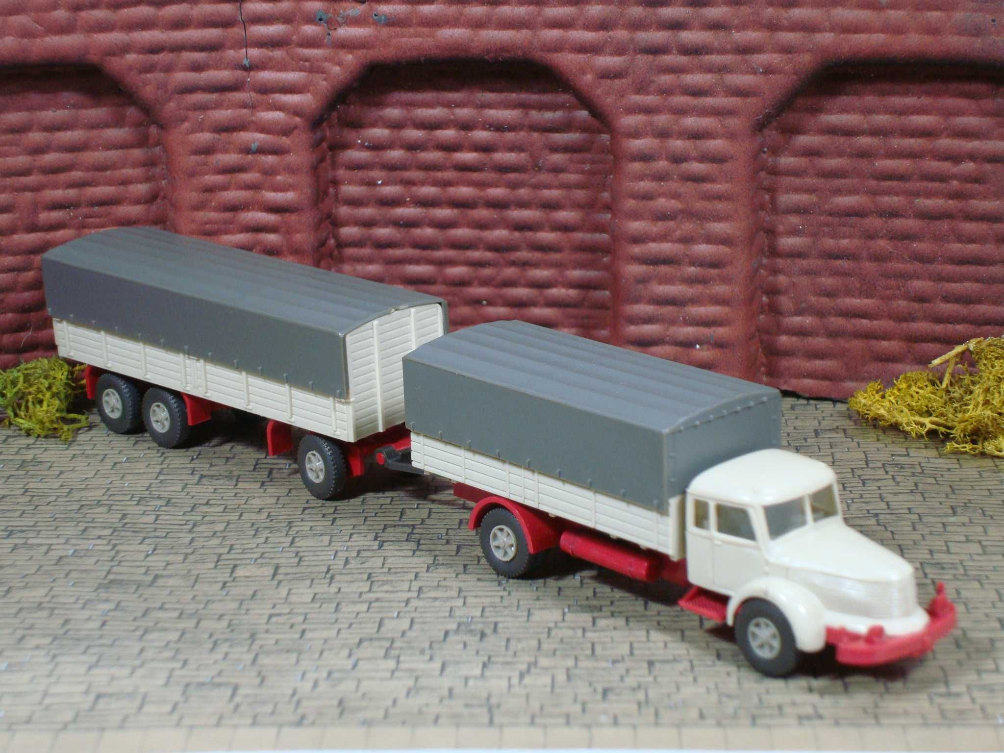 Wiking 480 - Krupp Titan / Camião Plataforma com Reboque / Usado