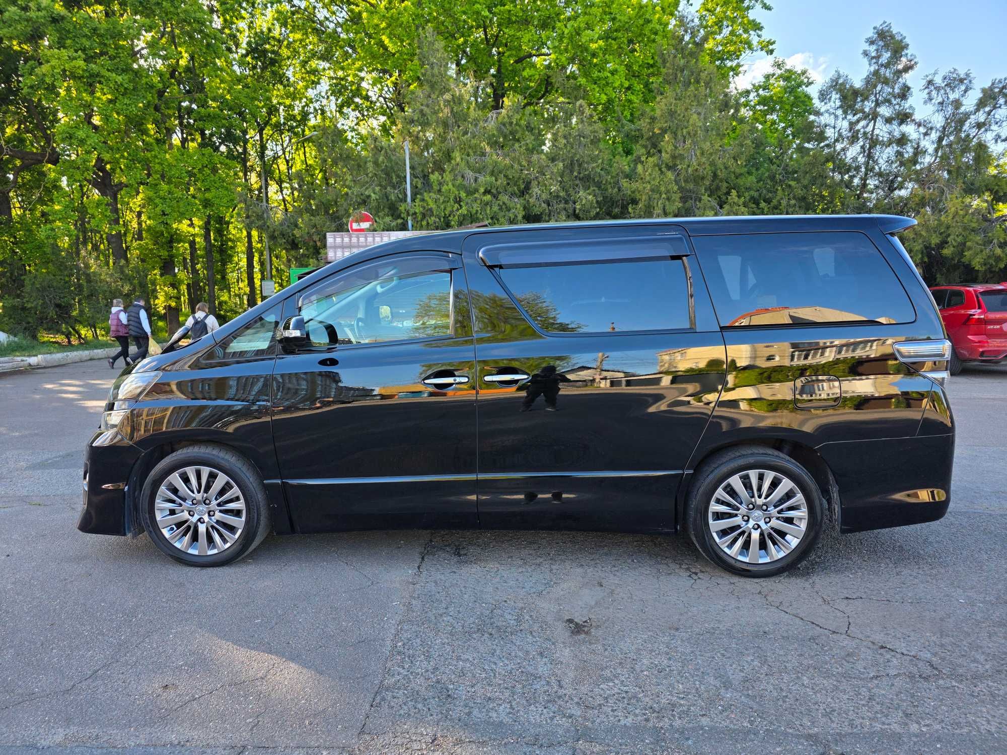 Toyota vellfire Golden Eyes II 2013 2.4 CVT
