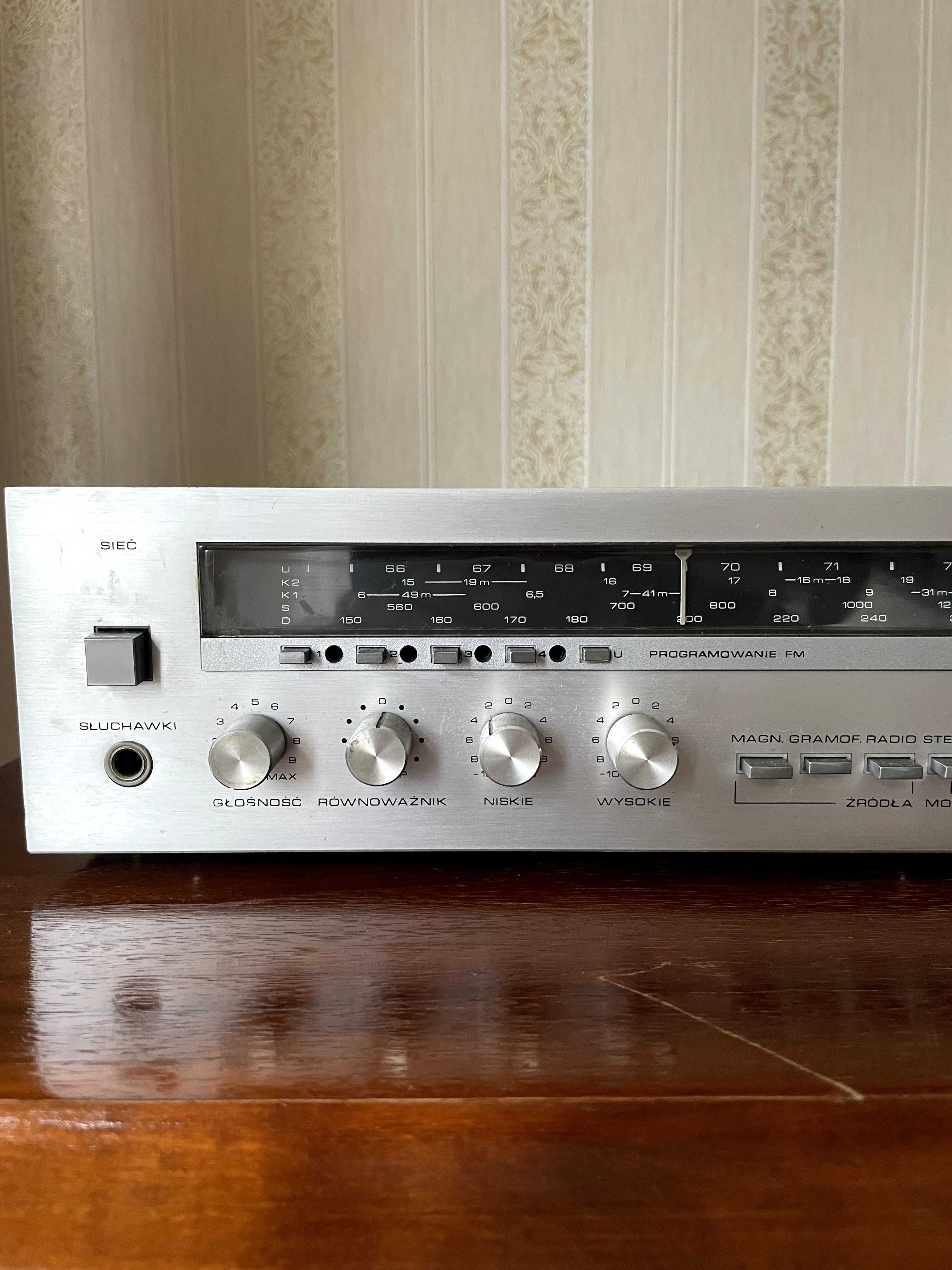 Unitra (Gramofon G‑8010 + Amplituner Tosca 303 [radio]) + kolumny Sony