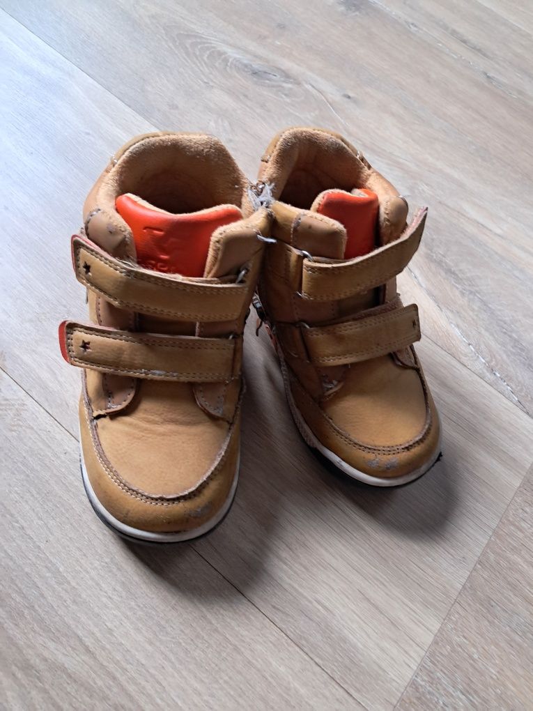 Buty zimowe kozaki trzewiki chłopięce 26