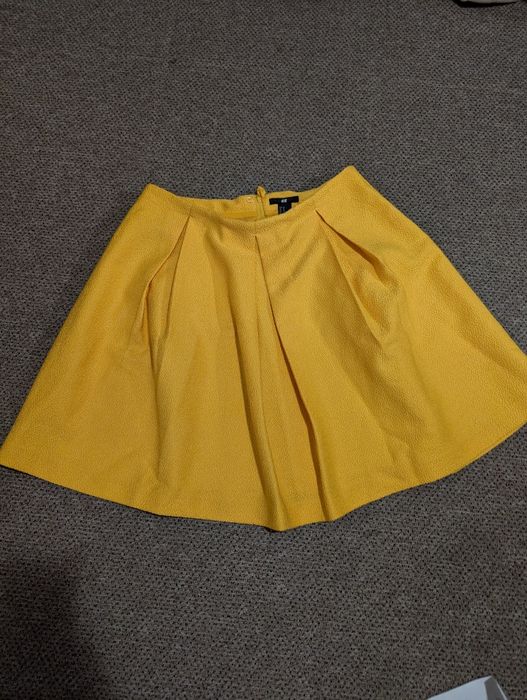 H&M Jesienna spódnica M/L 38/40 materiał 3D z fakturą koloru żółtych s