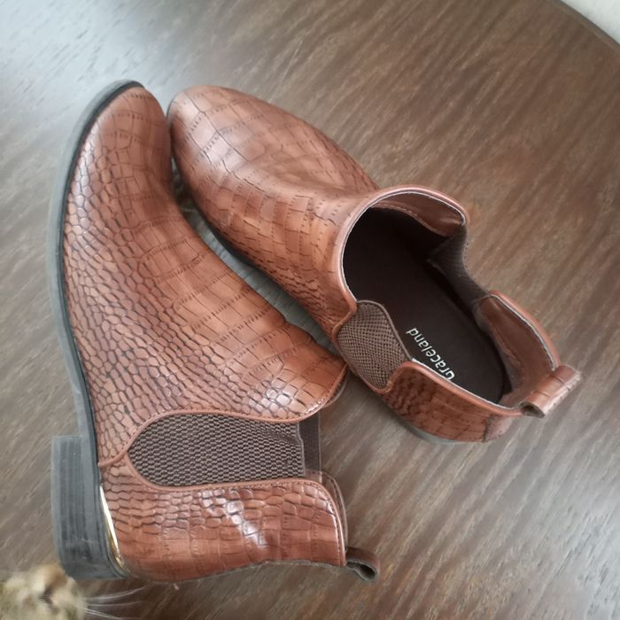 Ботинки челси     .