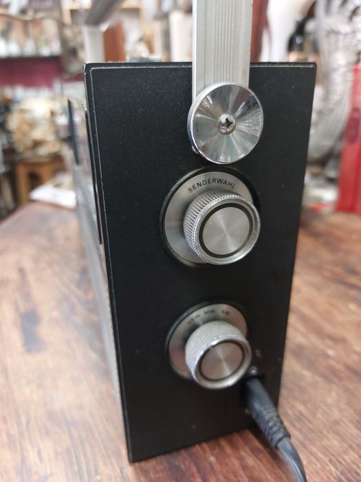 Rádio gravador JE INTEL, a funcionar 

A levantar em Lisboa, Gra