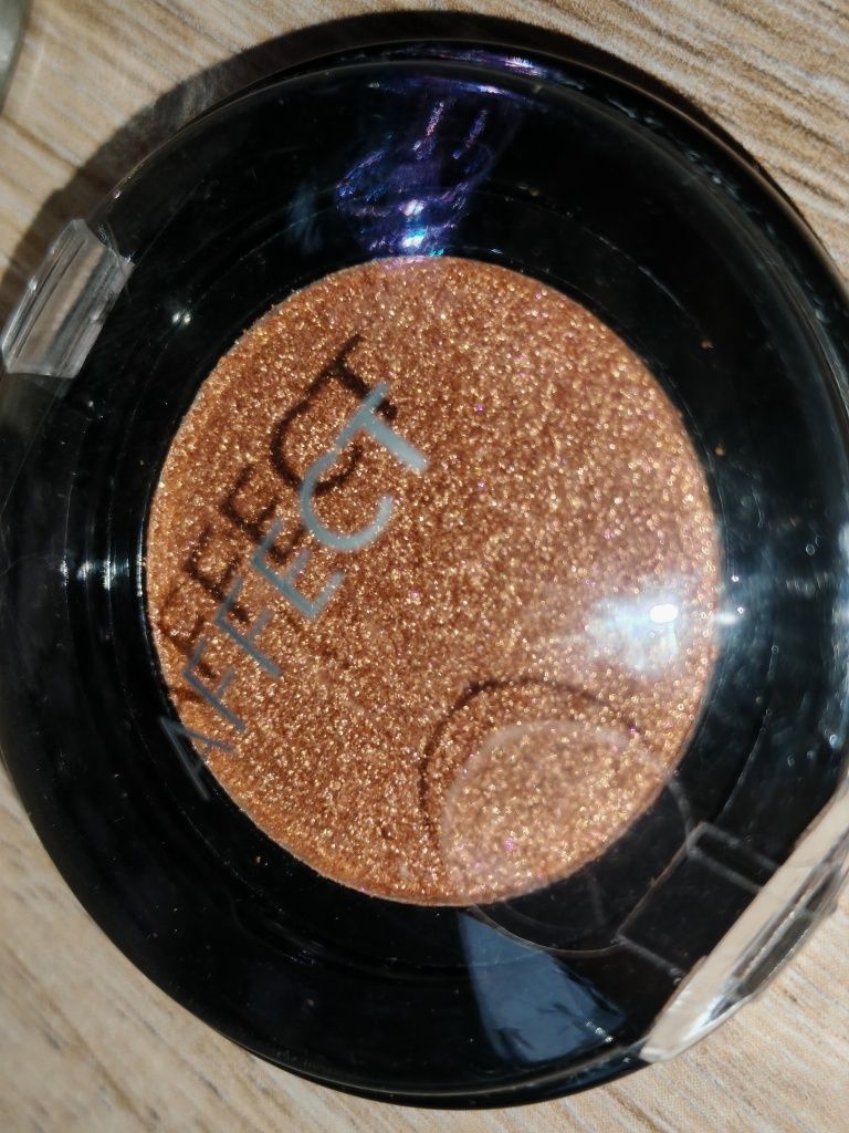 Zestaw kosmetyków Affect puder Soft Touch i cień foliowy