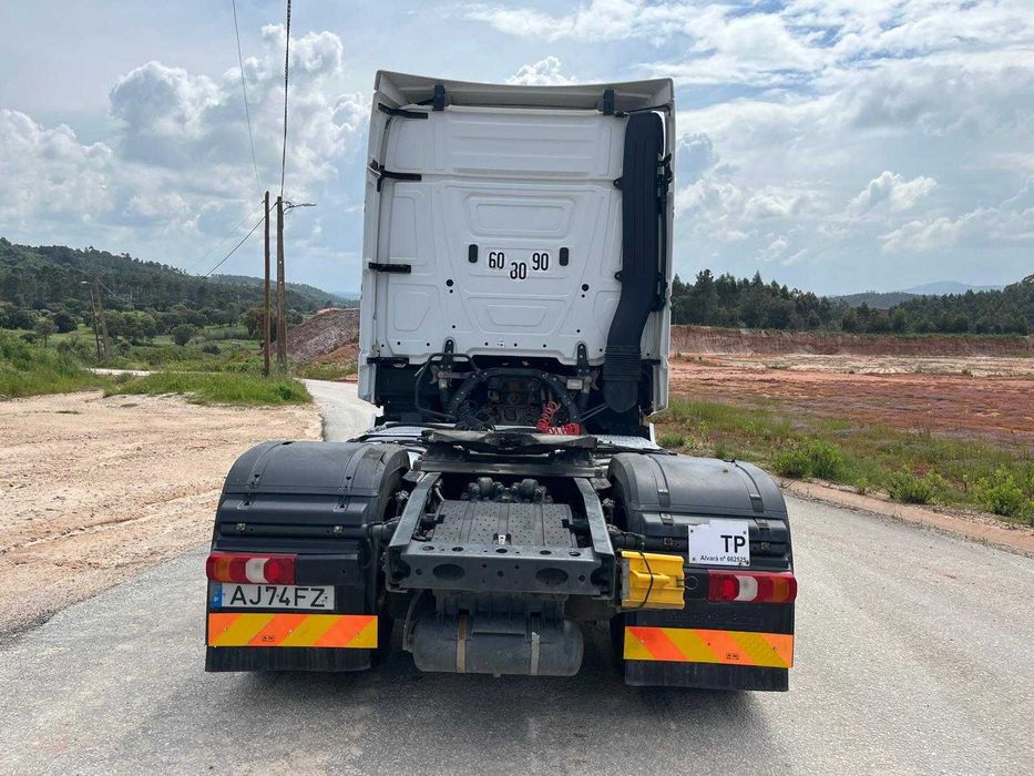 Mercedes Actros 1851