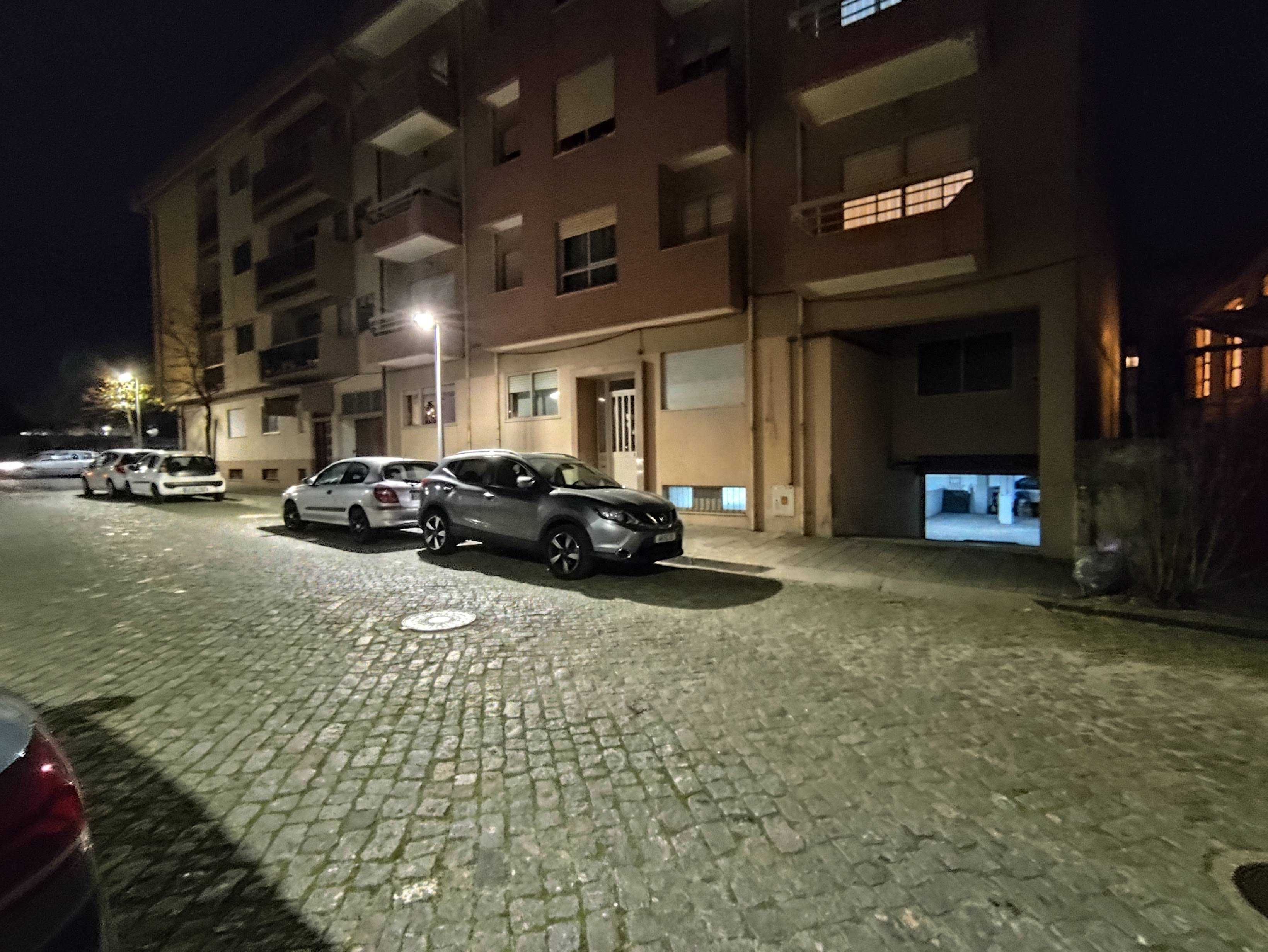 Vende se / arrenda-se  lugar garagem centro de Espinho