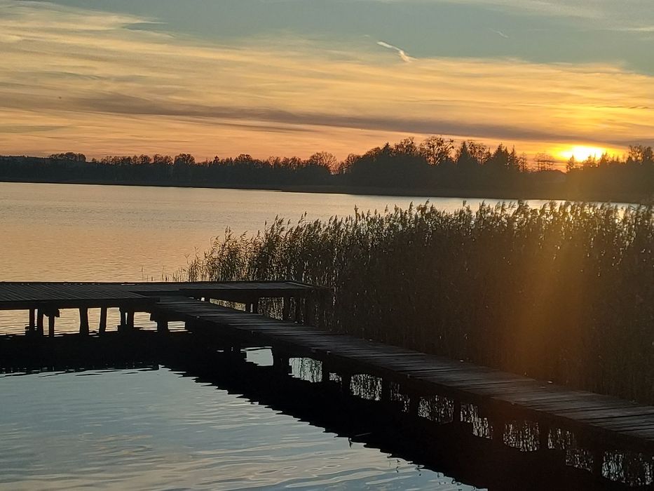 Prosperujący ośrodek z linią brzegową jeziora Silec