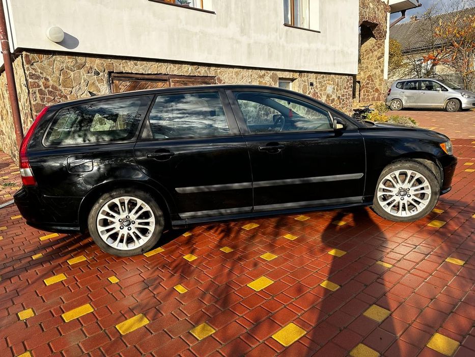 volvo v50 2004 року