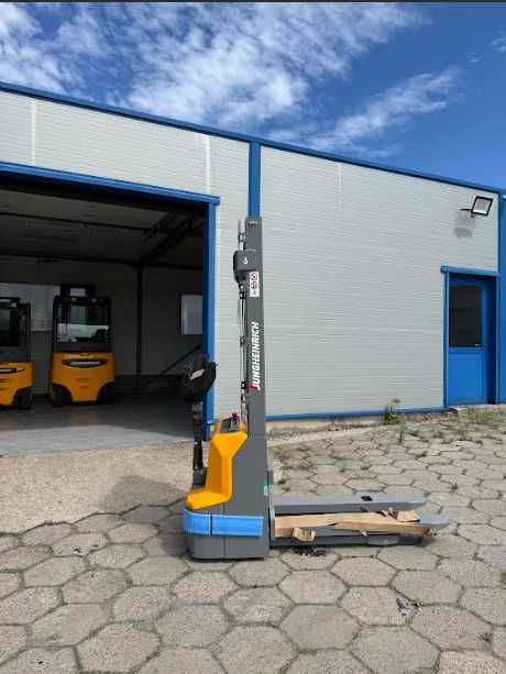 Nowy akumulatorowy podnośnikowy wózek widłowy Jungheinrich AMC12z