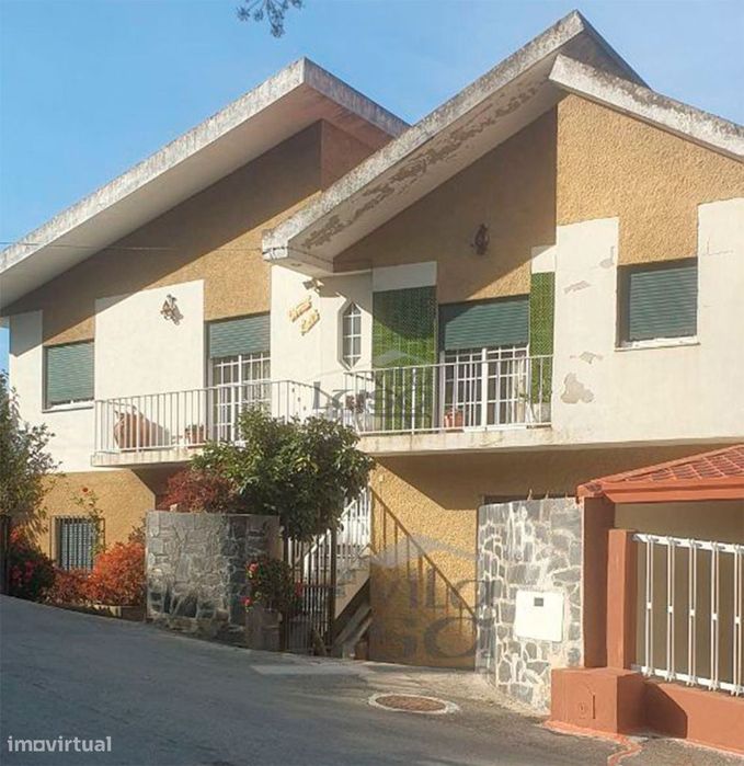 Moradia e Vinha com adega para venda