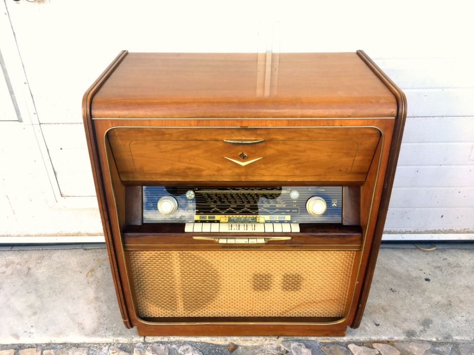 Aparador rádio gira discos grundig a funcionar 72comp X 43prof X 85alt