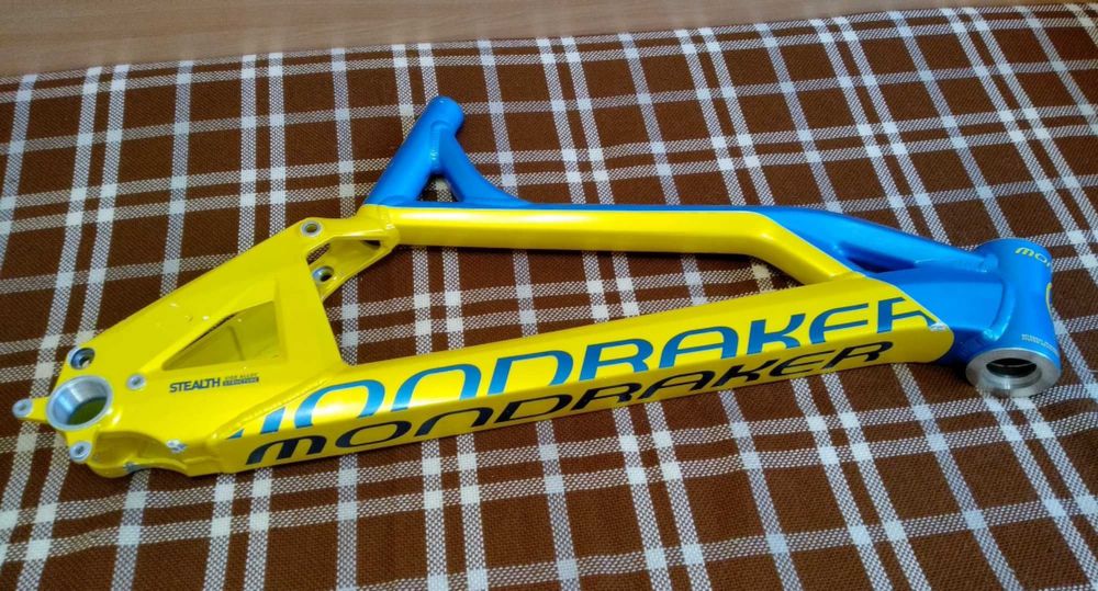 Rama MONDRAKER SUMMUM PRO 27.5" 2016 YELLOW / BLUE (downhill, enduro)