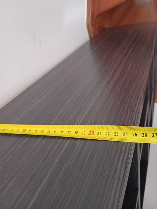 Estante  com divisórias em wengué