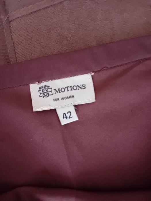 Saia direita, tamanho 42.