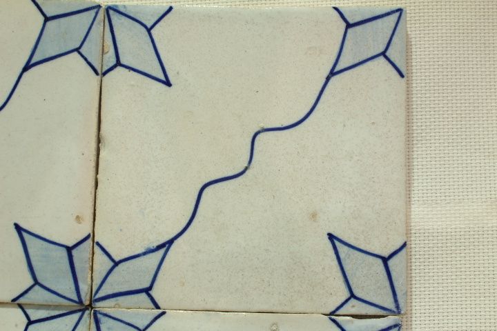 4 Azulejos Branco e Azul Geométricos XIX