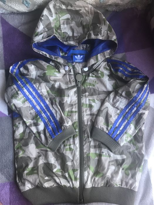 Продам курточку вітрівку Adidas для хлопчика