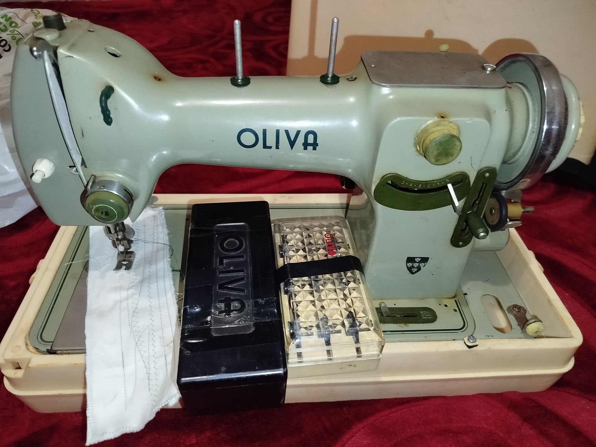 Máquina de costura oliva cl50 com mala de transporte