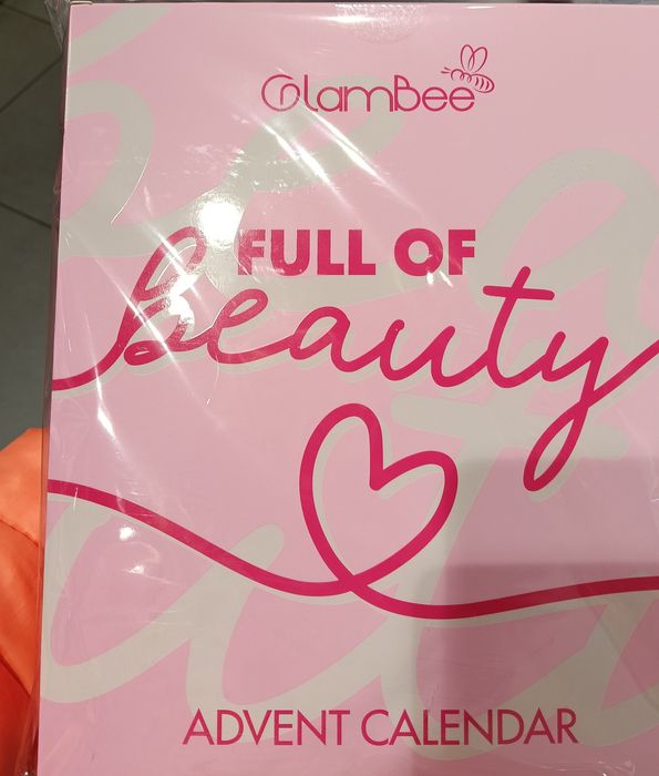 Адвент календар косметика Глембі Glambee чорна п'ятниця подарунок на М