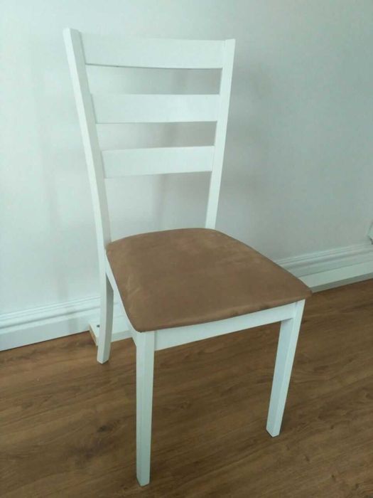 Стільці деревяні , мягке бежеве сидіння, є комплект 6шт .