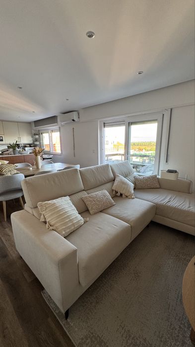 Sofá com chaise longue