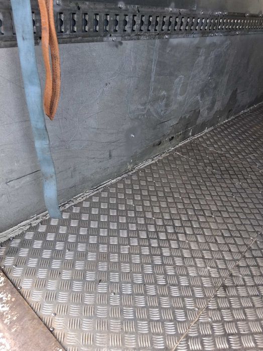 MERCEDES Sprinter 416 CDI com plantaforma elevatoria revista na marca