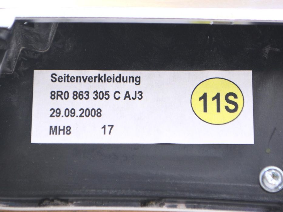 Накладка центральної консолі AUDI Q5 2008-2012 8R0863305CAJ3