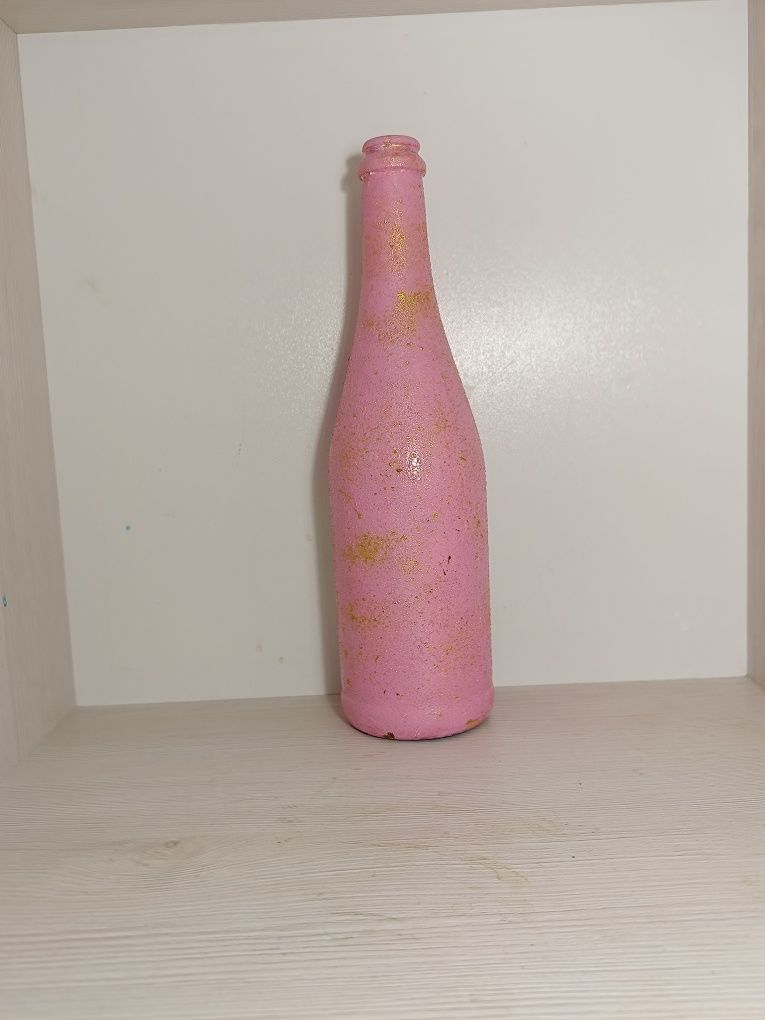Рожева ваза з пташкою