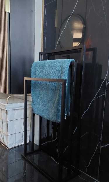 Wieszak na ręczniki wolnostojący czarny metal loft nowoczesny