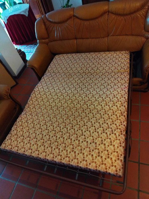 Sofá cama (3 lugares) + 2 poltronas individuais