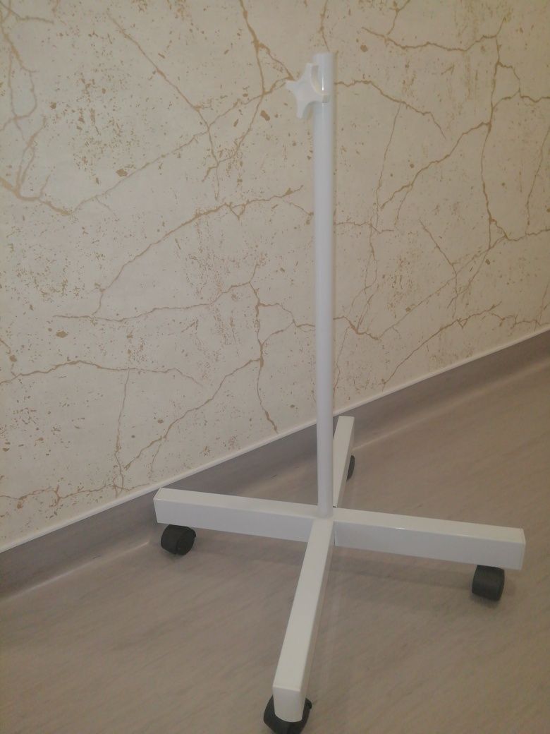 Apoio/suporte com rodas